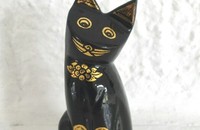 Petit chat noir décoré couleur or