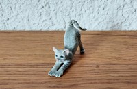 Miniature chat gris fesses en l'air