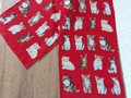 Echarpe rouge avec chats