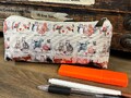 Alex Clark chats Marvellous Moggies Trousse pour crayons