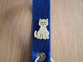 Porte-clés bleu avec chat jaune