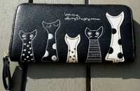 Porte-monnaie noir avec 5 chats