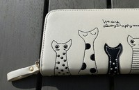Porte-monnaie blanc avec 5 chats