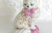 Petit chat Franklin Mint avec noeud rose
