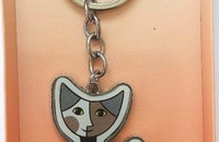 Rosina Wachtmeister porte-clés chat assis avec papillon