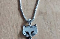 Collier chat aux yeux noir