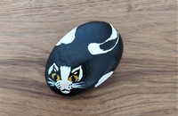 Galet chat noir et blanc
