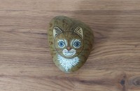 Galet chat aux yeux bleu