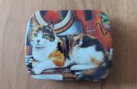 Petite boîte en fer avec chat tricolore C