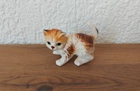 Petit chat aimerait jouer