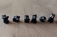 6 petits chats noir miniature
