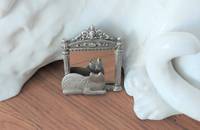 Broche JJ Jonette Chat se regardeant dans miroir