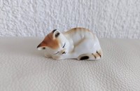 Petit chat vintage couché 28