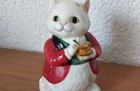 Boite chat habillé dans smoking rouge