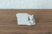 Petit chat blanc avec tableau 