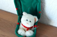 Chat surprise en peluche blanc dans un paqut cadeau