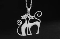 Pendentif chats avec collier