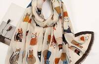 Echarpe beige avec chats