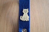 Porte-clés bleu avec chat jaune
