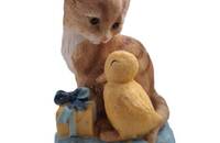 Petit chat avec canard