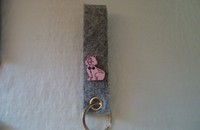Porte-clés gris avec chat rose