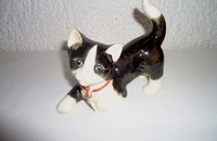 Goebel chat noir et blanc avec coeur en métal