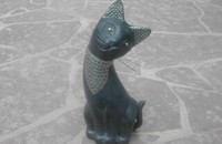 Chat en bois gris