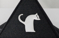 Broche stylisé nero & bianca chat "happy"