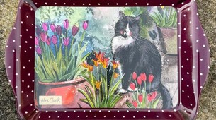 Petit plateau chat avec tulipes