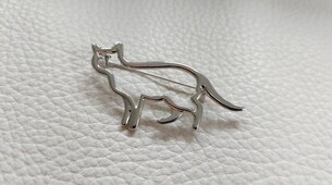 Broche en forme d'un chat