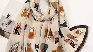 Echarpe beige avec chats