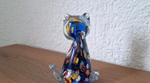 Chat en verre bleu multicolore
